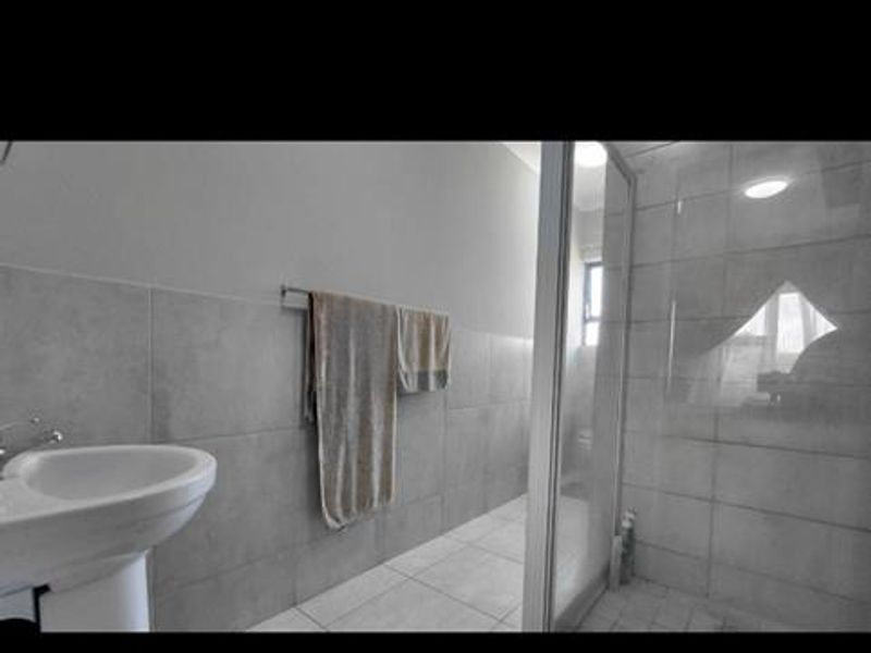 Duplex For sale in Brentwood Park - Photo 10