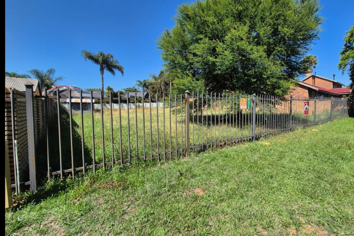 Stand in Erasmuskloof - Rezoned for two residential homes - Photo 2