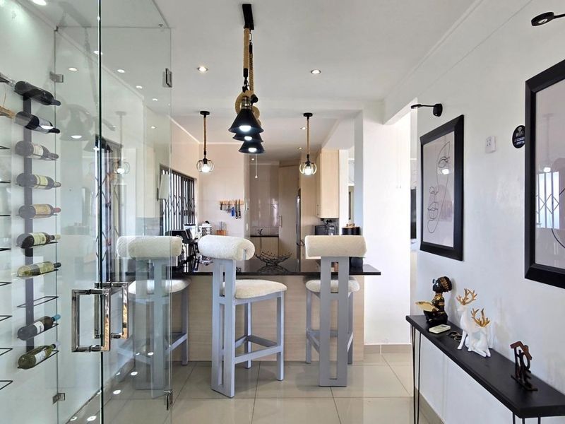 Celestial Elegance: Your Top-Tier Sky-High Sanctuary - Photo 2