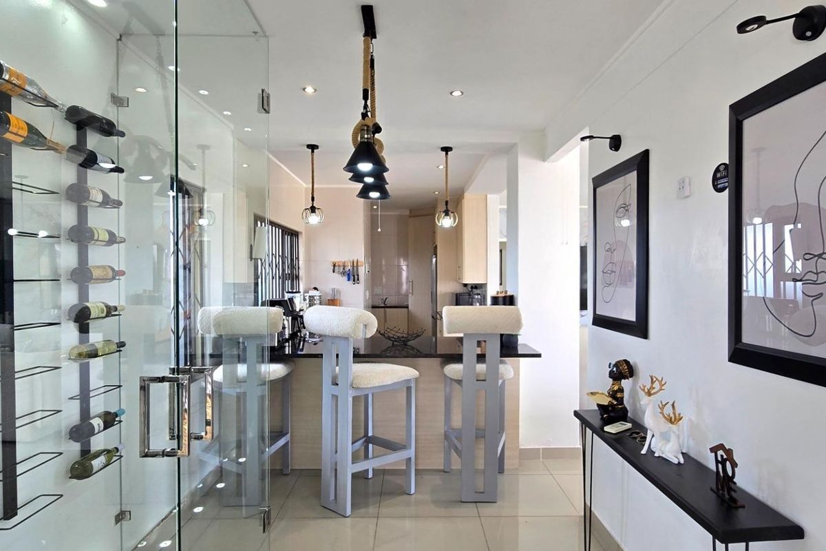 Celestial Elegance: Your Top-Tier Sky-High Sanctuary - Photo 2