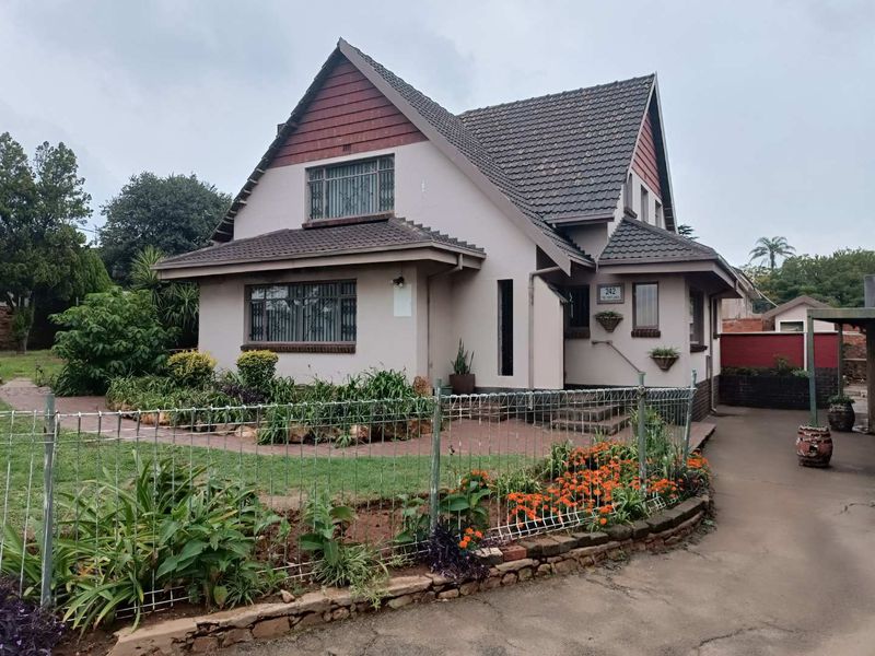 🔥 TWO HOMES IN ONE! Luxury 5-Bedroom Family Estate with Flatlet, Pool & Entertainment Area – Exceptional Value Near the N1 🔥 - Photo 1