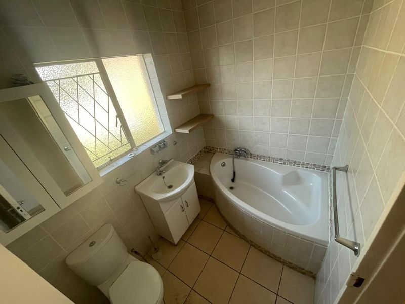 Secure Garden Cottage with Fireplace & Double Motorised Garage - Photo 9