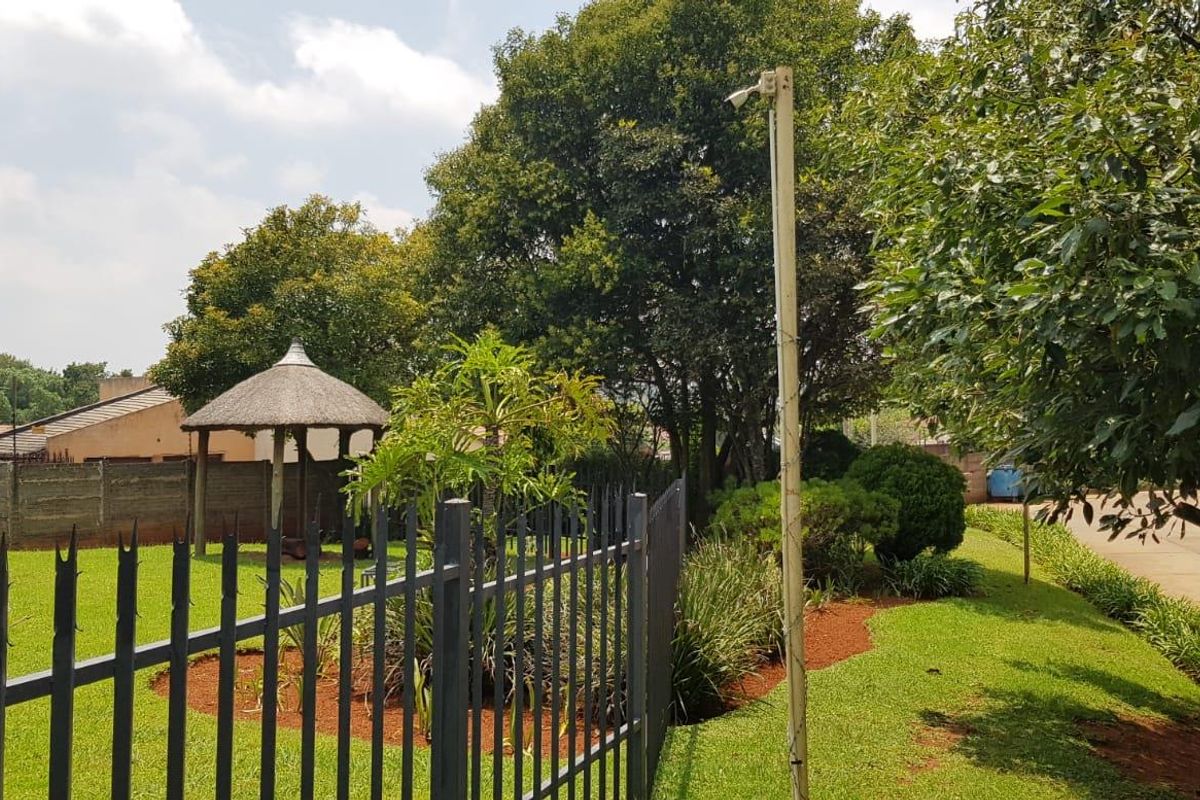 Ideal Location: Cozy 2-Bedroom Near Gautrain Station at Only R460k - Photo 2