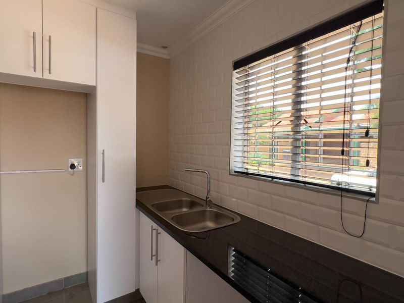 Renovated & new! Townhouse in Highveld - Photo 7