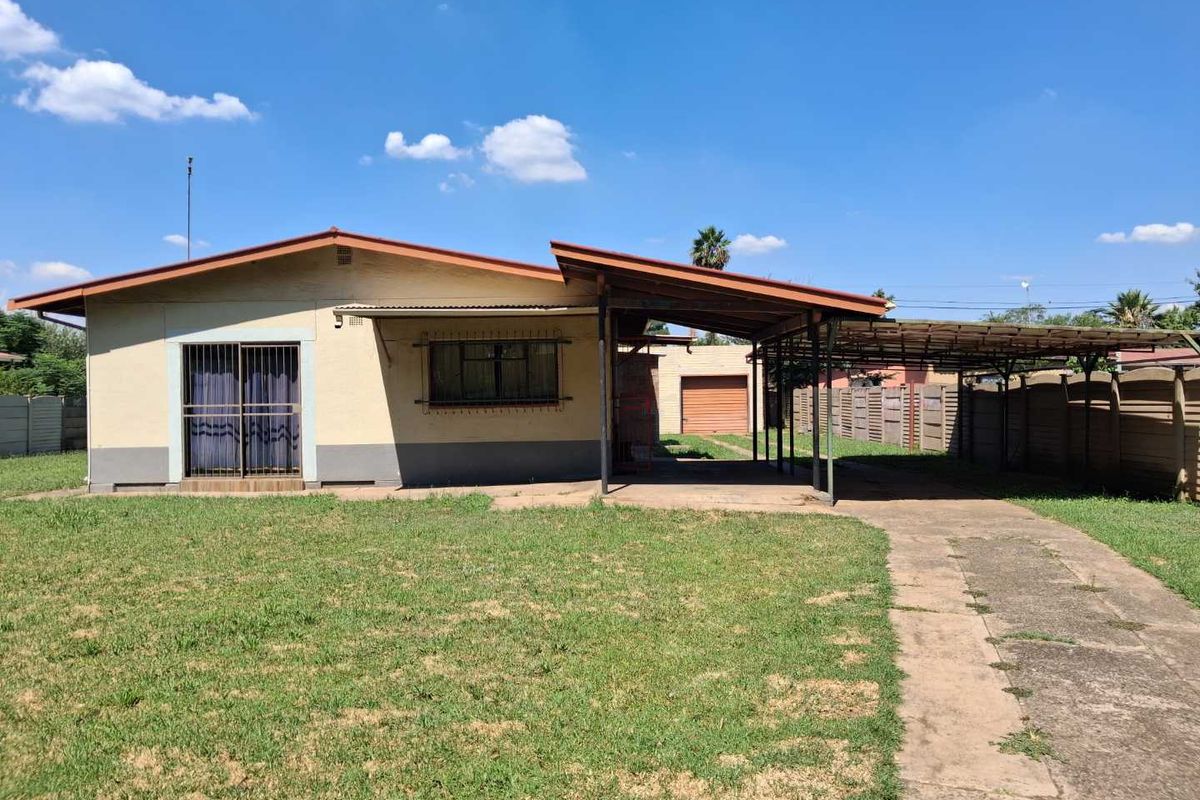 3 Bedroom House For Sale in Vanderbijlpark CE2 - Photo 2