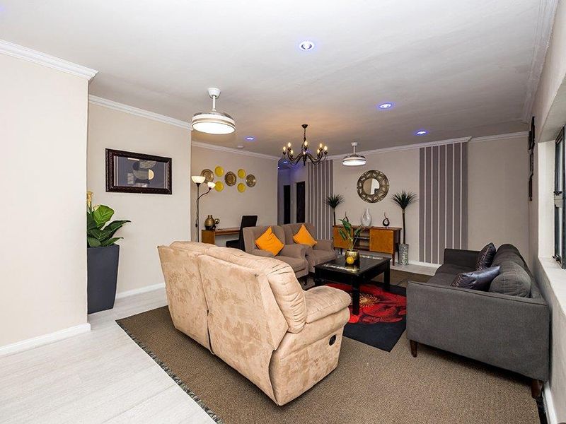 Ten Bedroom Delight - Photo 10