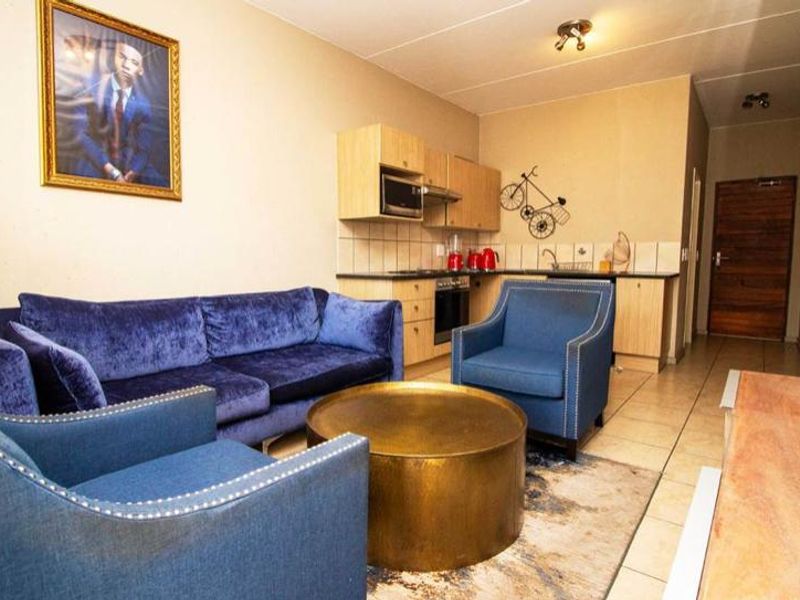 Fully Furnished 2 Bedroom Apartment - Photo 4