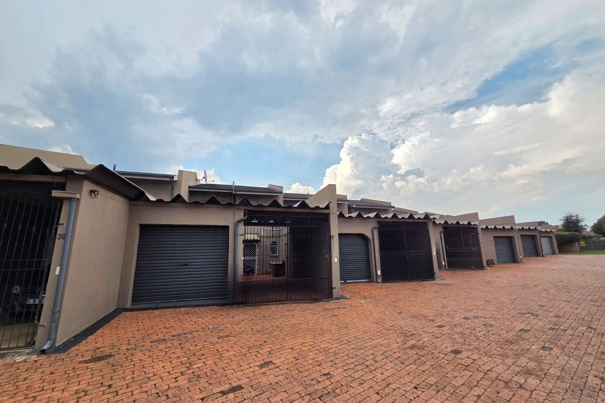 Secure living in the heart of Goedeburg! - Photo 4