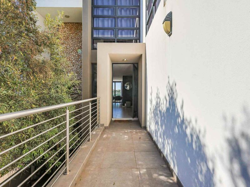 Elevated Elegance in Waterkloof Ridge – A Home That Redefines Luxury Living - Photo 6