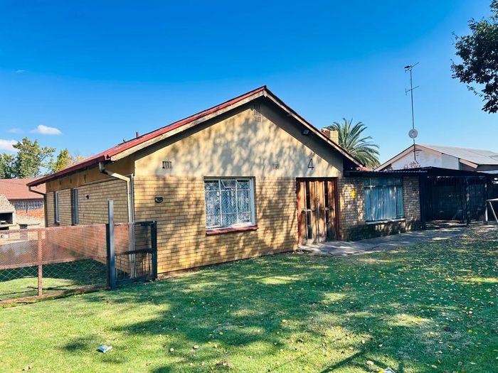 Property #2493629, House For Sale in Vanderbijlpark Central East 2