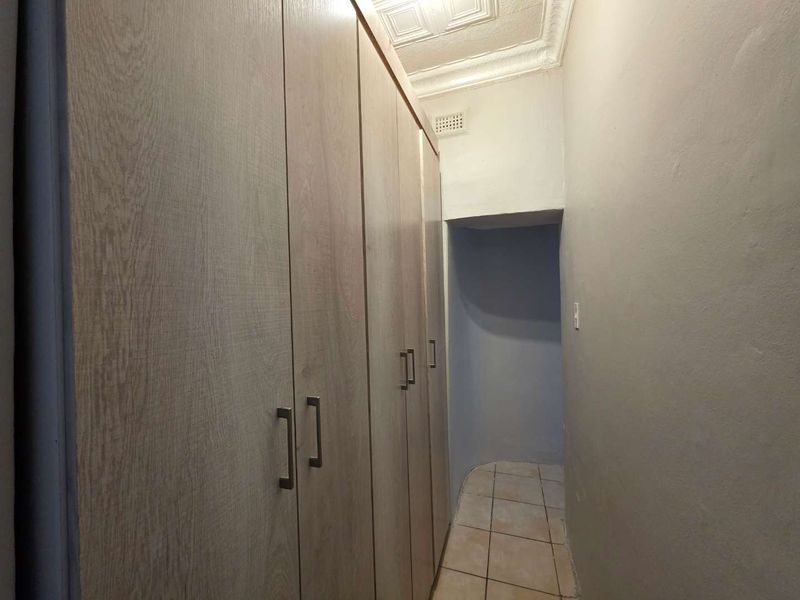 Versatile Office-Converted Residence in Prime Northmead Location - Photo 10