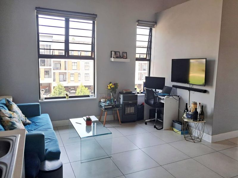 Sky-High Sunshine & Braai: Ferndale’s Fun-Loving Loft! - Photo 10