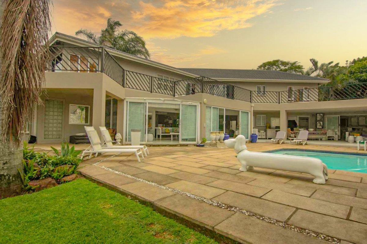 Illustrious Herrwood Drive with Sea Views! - Photo 4