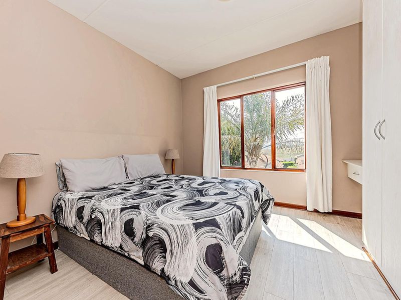 Two Bedroom One Bathroom in the heart of Paulshof - Photo 10