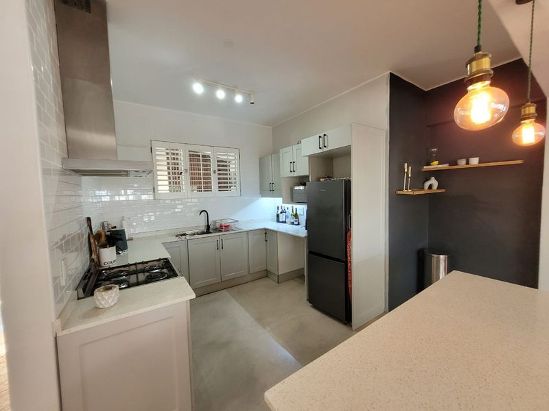 Stylish, Spacious Living in Morningside - Photo 9