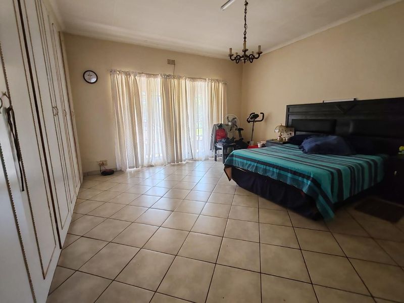 2 Hectare Small-holding with Family Home - Photo 10