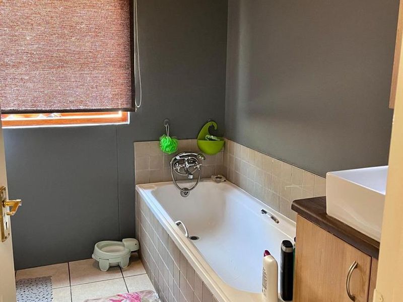 FOR SALE- 2 BEDROOM TOWNHOUSE IN AVIS/ KLEIN WINDHOEK, WINDHOEK, NAMIBIA - Photo 6