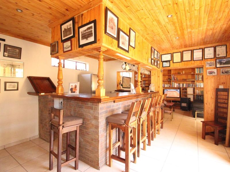 Welcome to this stunning and spacious double-story home, perfect for luxurious and comfortable living. - Photo 5