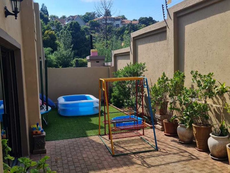 3 STORY CLUSTER HOME - Photo 3