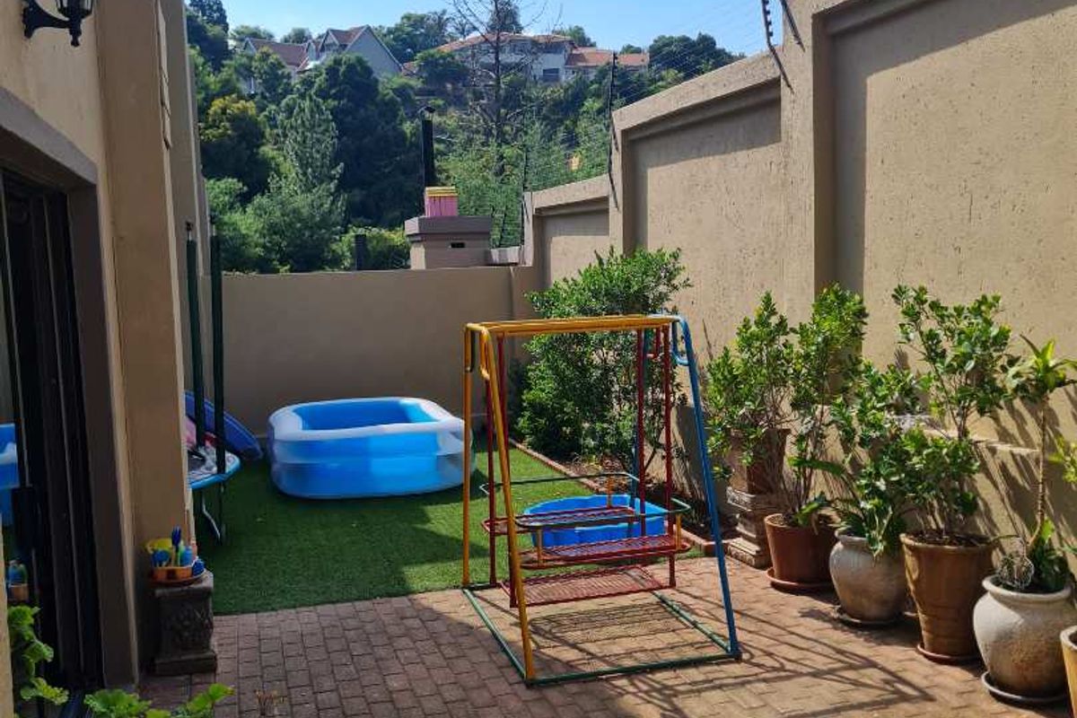 3 STORY CLUSTER HOME - Photo 3