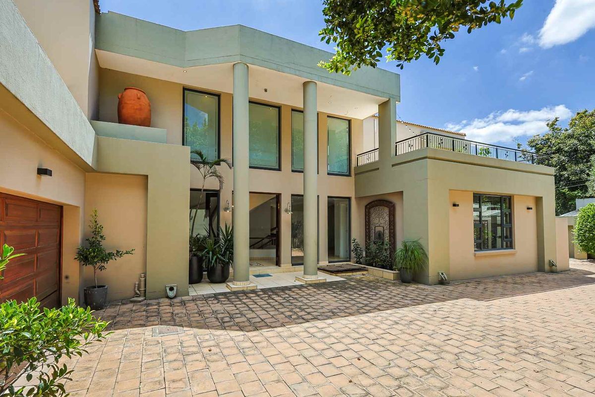 Prestigious Waterkloof Luxury Residence - Photo 5