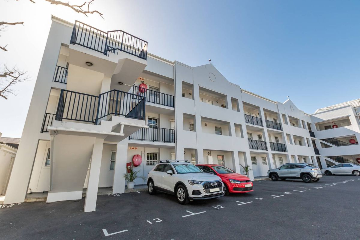 Ideal Lock-Up-and-Go Ground-Floor Apartment - Photo 2