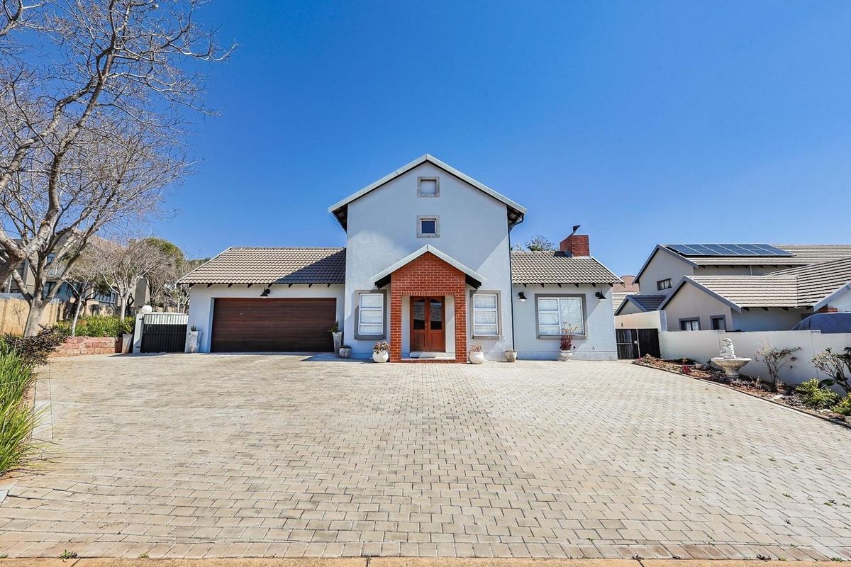 Stunning Family Oasis in Country View Estate – Your Dream Home Awaits! - Photo 2