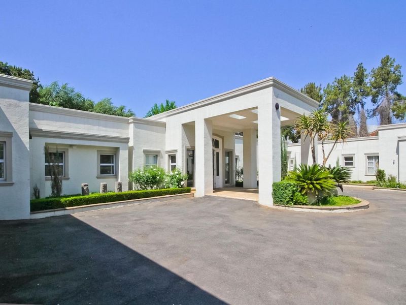 Elegance and sophistication abound in this grand Bryanston home. - Photo 2