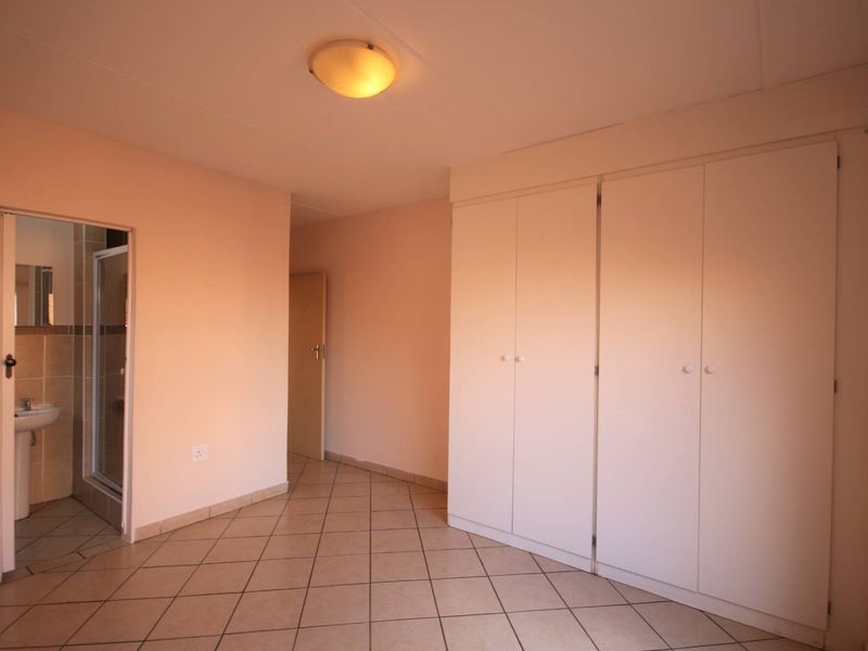 Loadshedding free area - A perfect lock up and go! - Photo 8