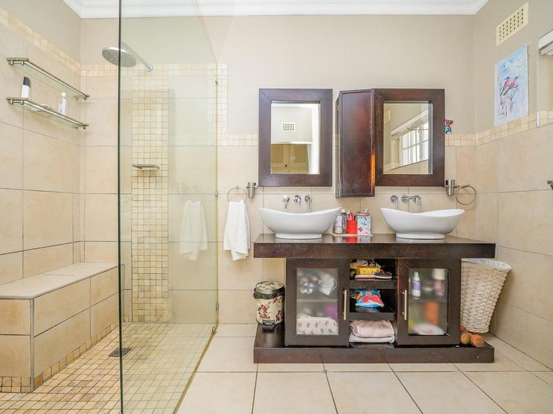 Hendra - Exceptional Family Residence with Panoramic Sea Views in Prime Upper La Lucia - Photo 8