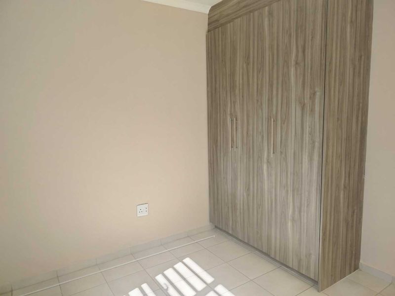 A MODERN TOWNHOUSE - Photo 6