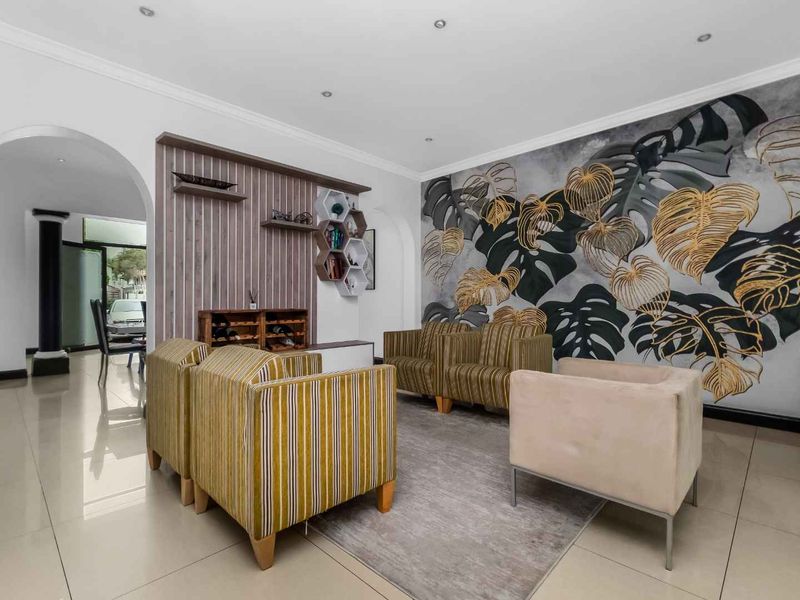 Immaculate 4 Bedroom House for Sale in Fernbrook Estate - Photo 9