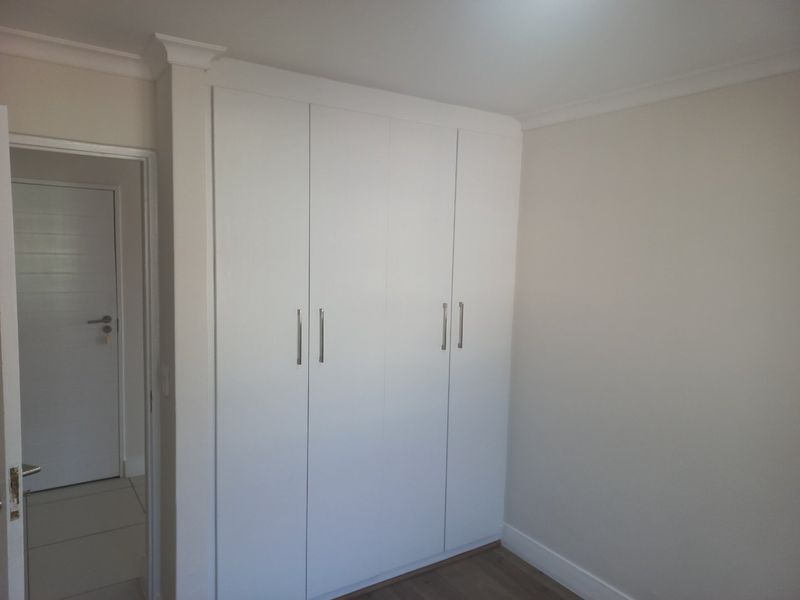 Comfortable and spacious lock-up-and-go ideal for a young professional - Photo 8
