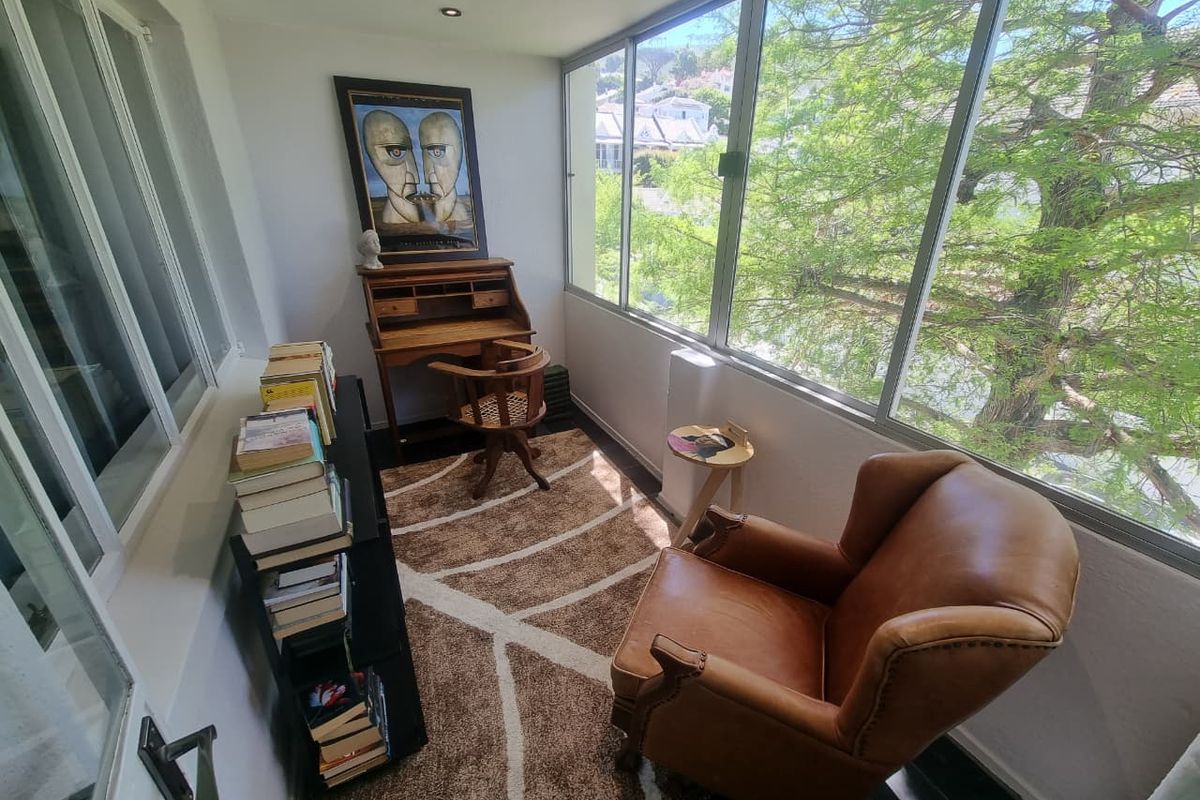 Stunning Furnished 2-Bedroom Apartment for Rent in Tamboerskloof - Photo 4