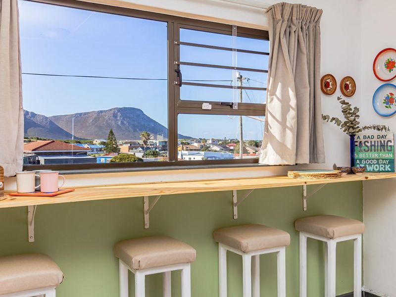 Affordable coastal living with sea and mountain views - Photo 2