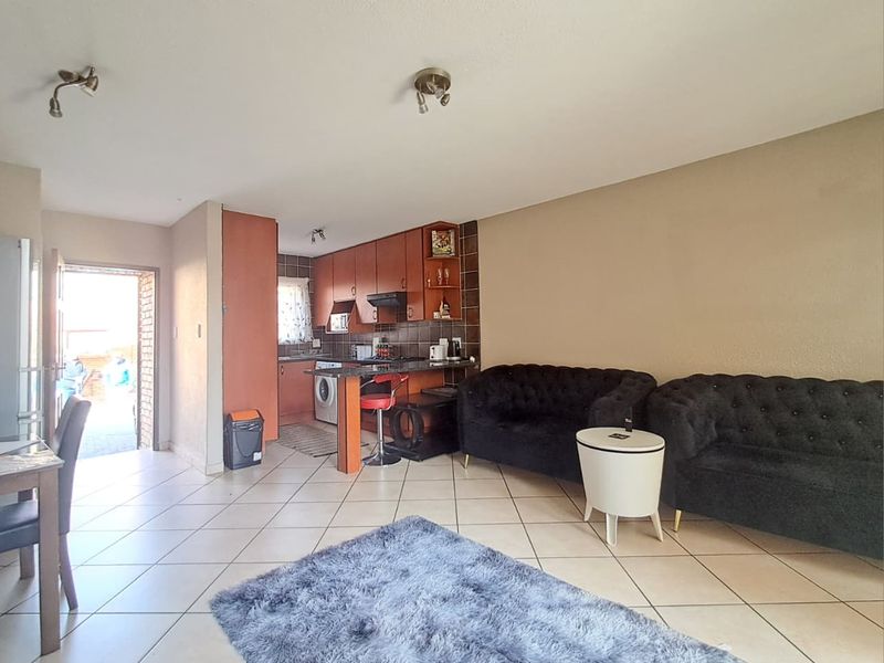 2 Bedroom Duplex Unit for Sale in General Alberts Park - Photo 5