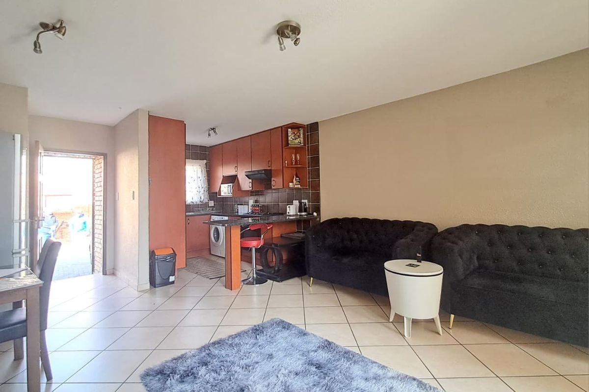 2 Bedroom Duplex Unit for Sale in General Alberts Park - Photo 5