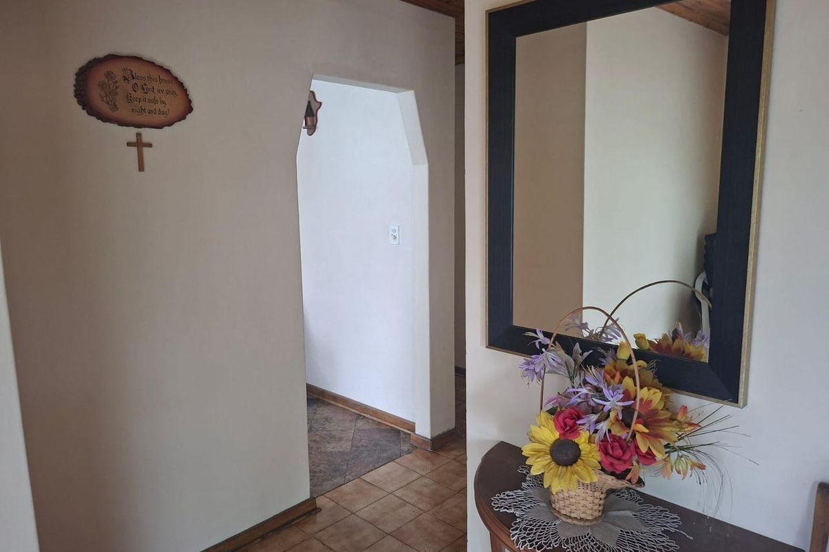 Secure 3 Bedroom Family Home with Flatlet in Colita, Estcourt - Photo 3