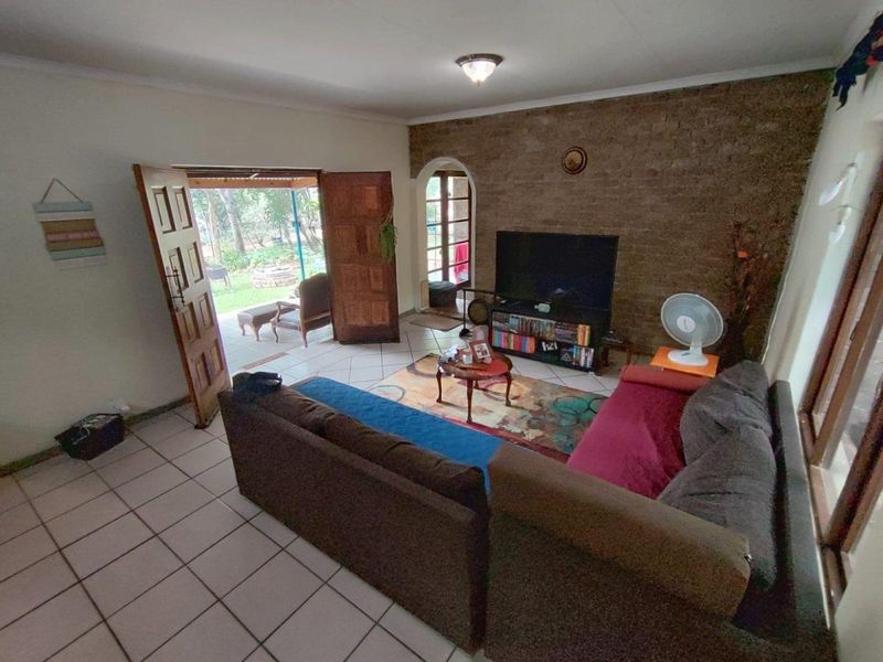 Charming Sunlit Home with Lush Garden in Prime Location - Photo 10