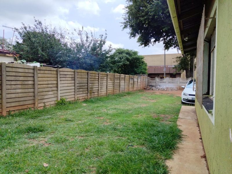 3 bedroom house with rental income of R21 000 a month - Photo 3
