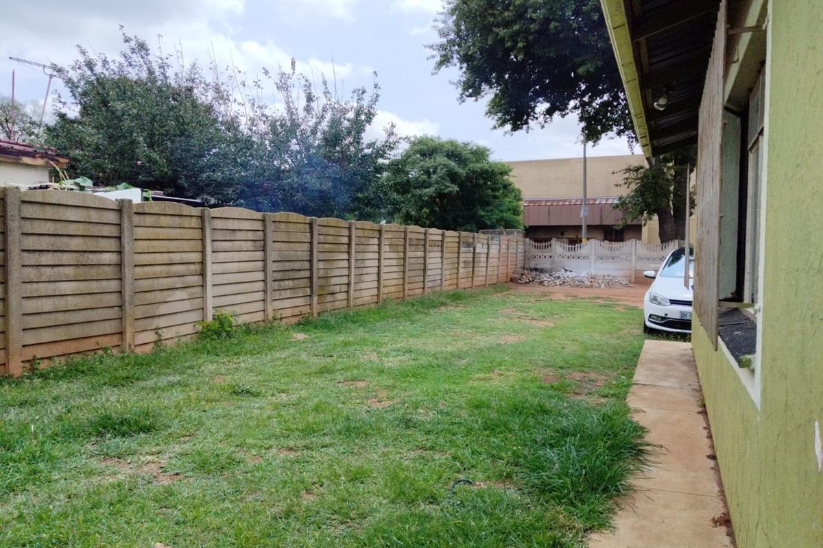 3 bedroom house with rental income of R21 000 a month - Photo 3