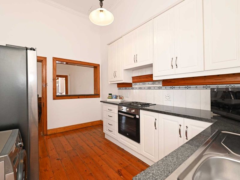 Charming Victorian Semi for Sale! - Photo 10