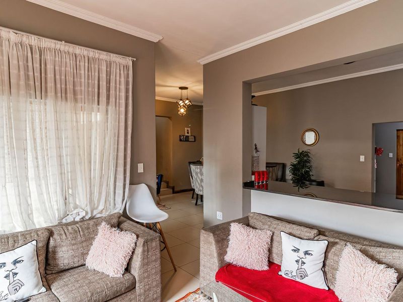 Spacious, Stylish & Designed for Living – Your Dream Home Awaits - Photo 10