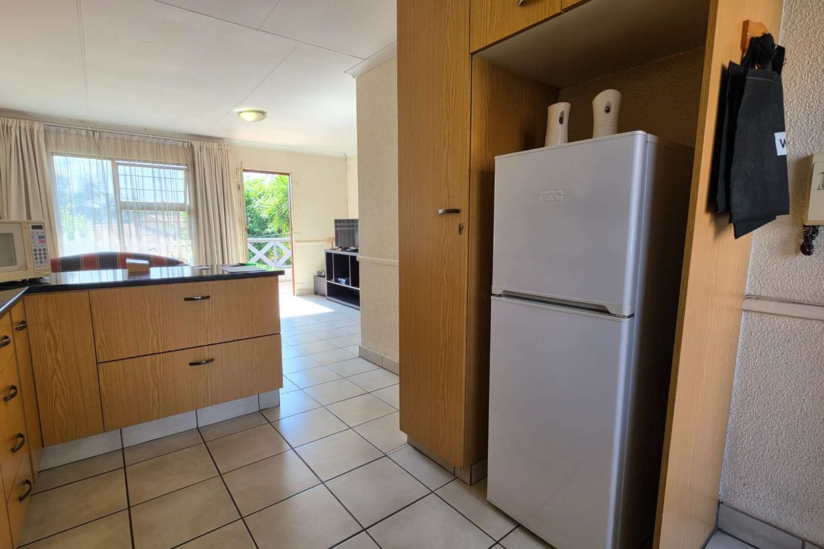 2 Bedroom Apartment / Flat for Sale in Verwoerdpark - Photo 4