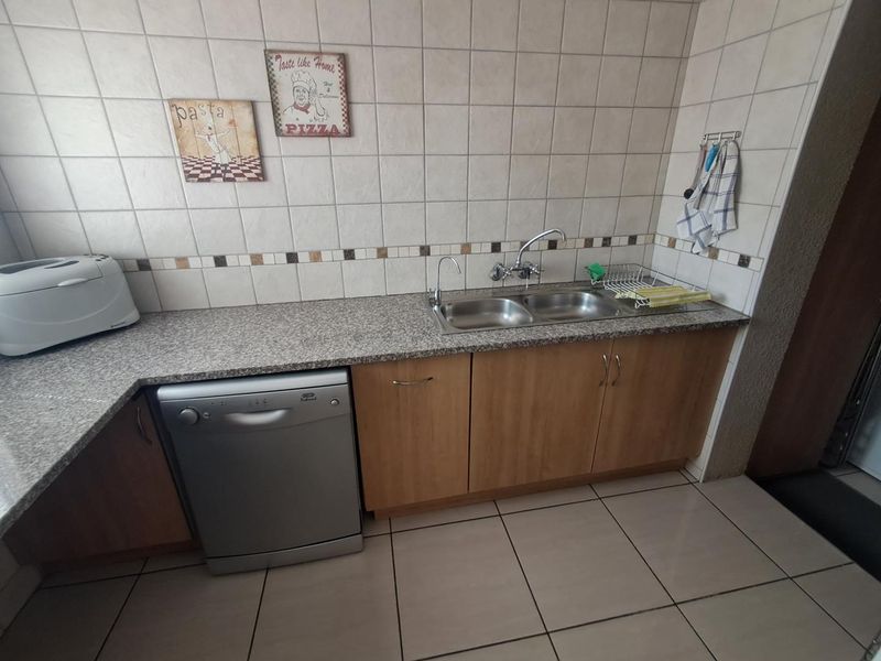 4 Bedroom House for Sale with Flatlet in Randhart - Photo 10