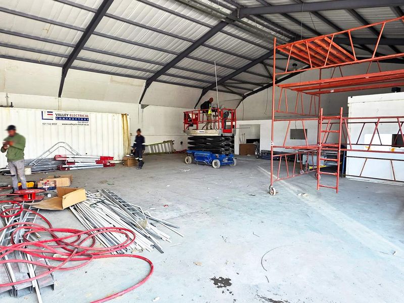 Light Industrial Warehouse in Newly Refurbished Complex - Photo 2