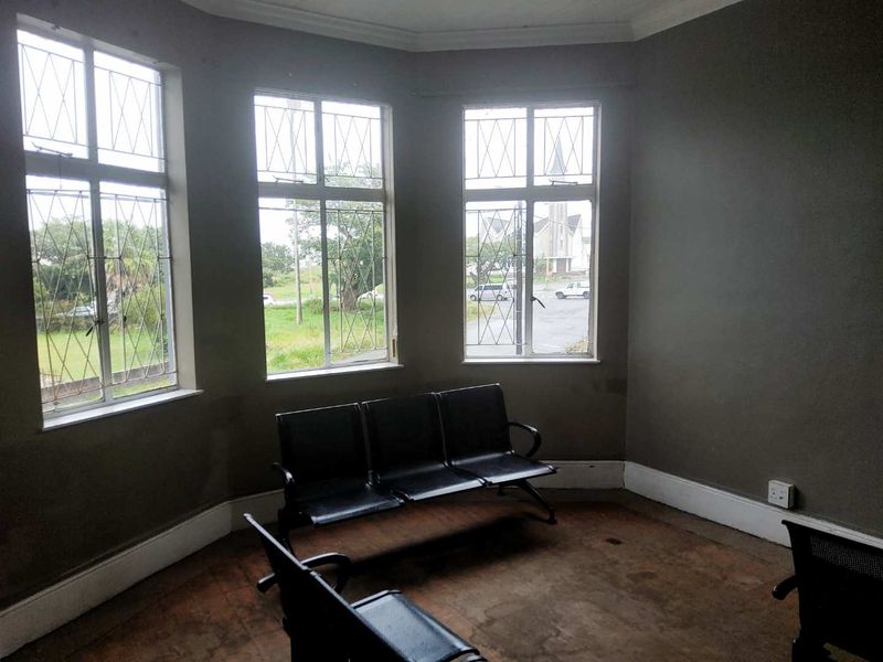 Stunning Investment Opportunity: Spacious Block of Flats in Prime Location - Photo 4