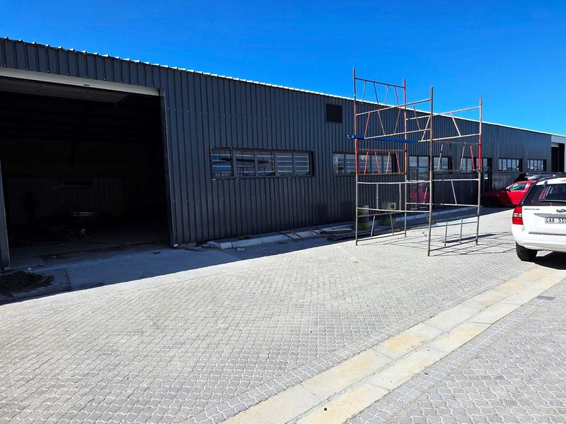 Light Industrial Warehouse in Newly Refurbished Complex - Photo 7