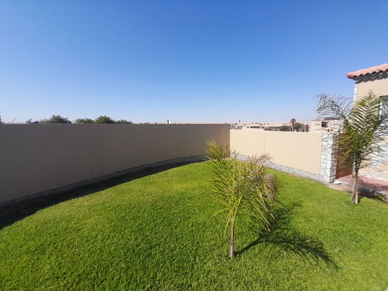 NEW, NEAT AND FRESH FREESTANDING HOUSE! - Photo 8