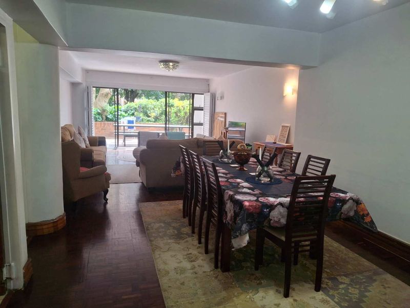 A CHARMING THREE BEDROOM GARDEN APARTMENT - Photo 9